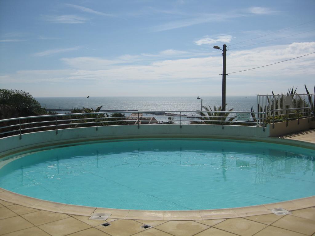 - Mit Meerblick, Schwimmbad *